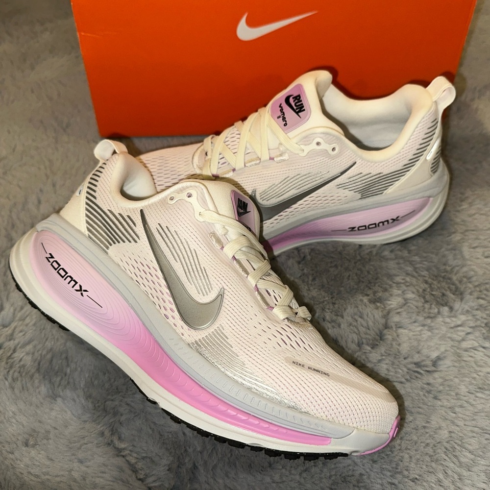 Nike Vomero 18 NEW Size 8 Zoom woman’s with box color sail metallic silver doll